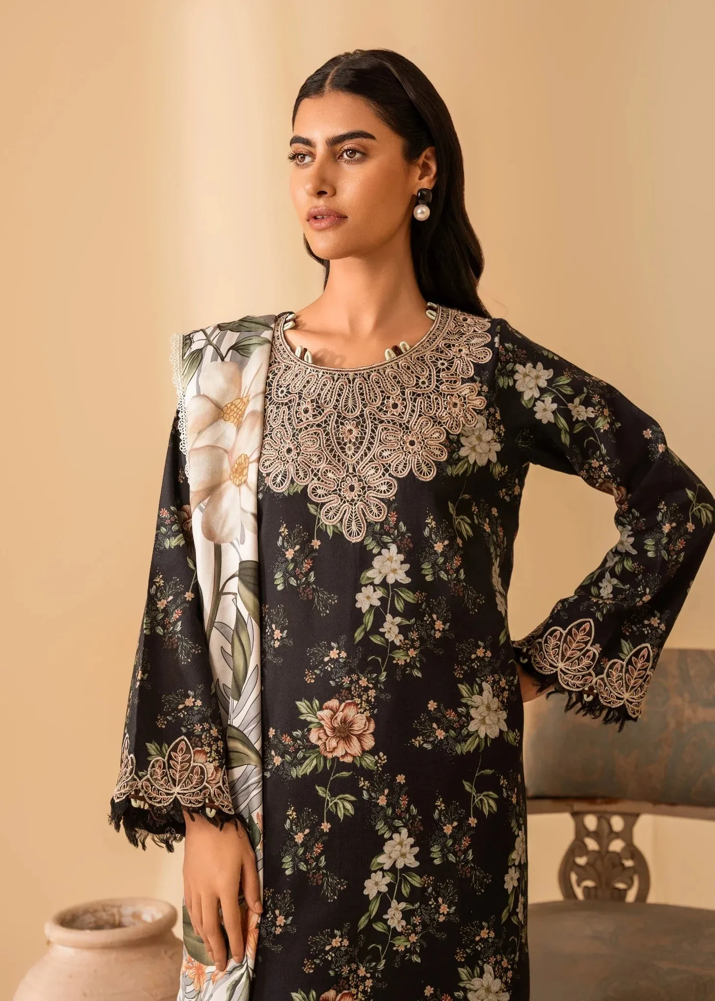 Aabyaan Izabel Linen Prints Fall/Winter – ELARA (AZ-01)