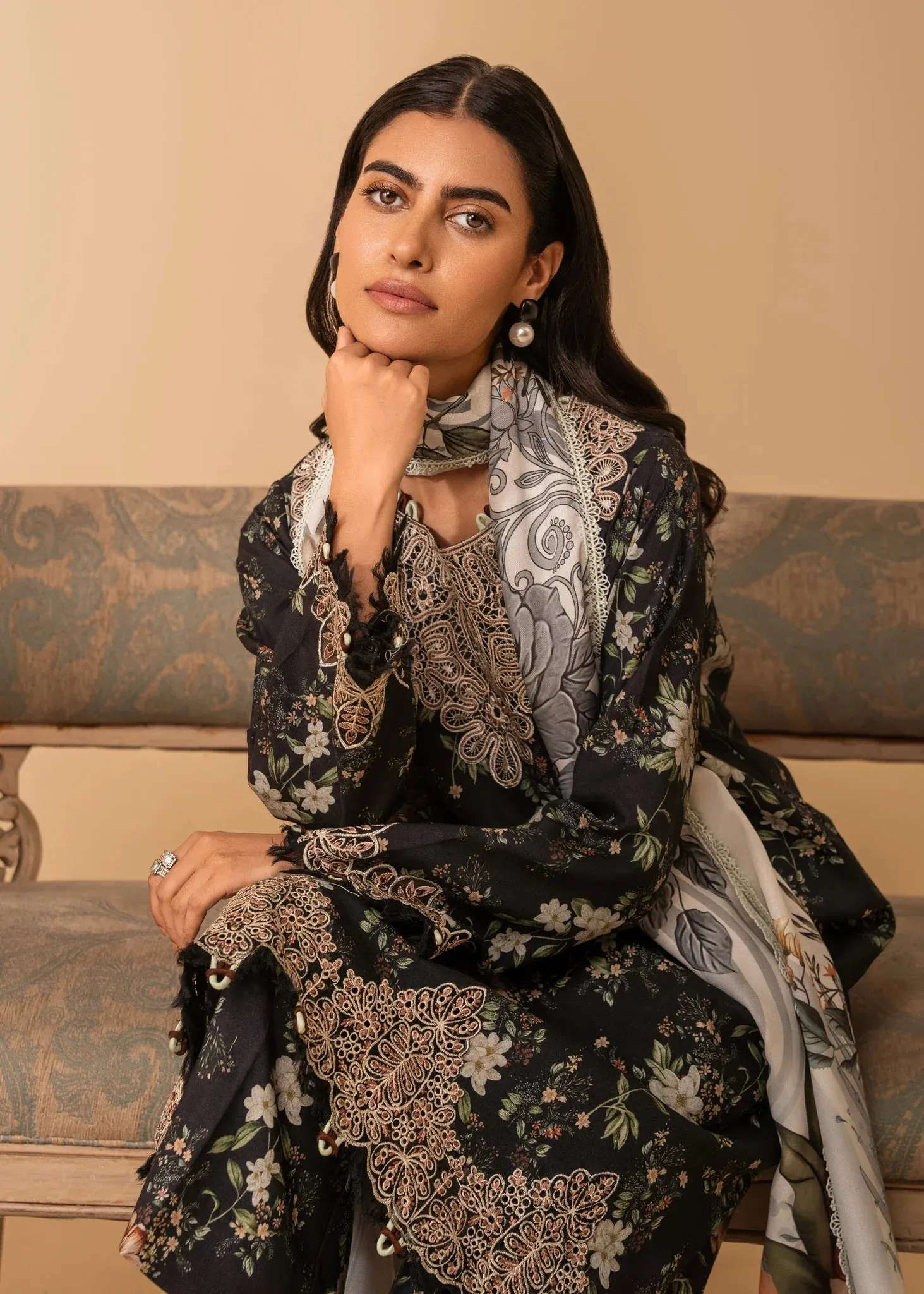 Aabyaan Izabel Linen Prints Fall/Winter – ELARA (AZ-01)