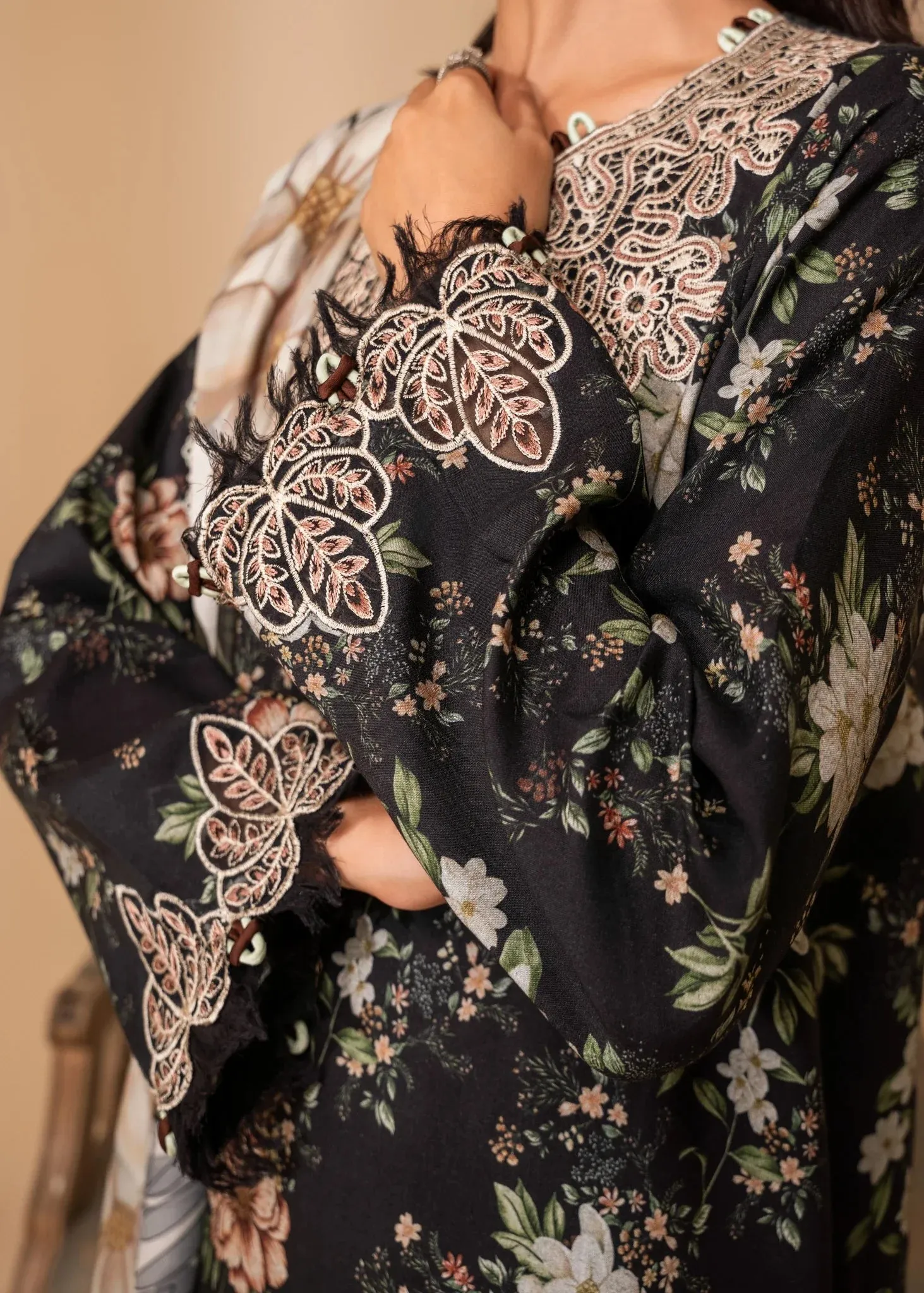 Aabyaan Izabel Linen Prints Fall/Winter – ELARA (AZ-01)