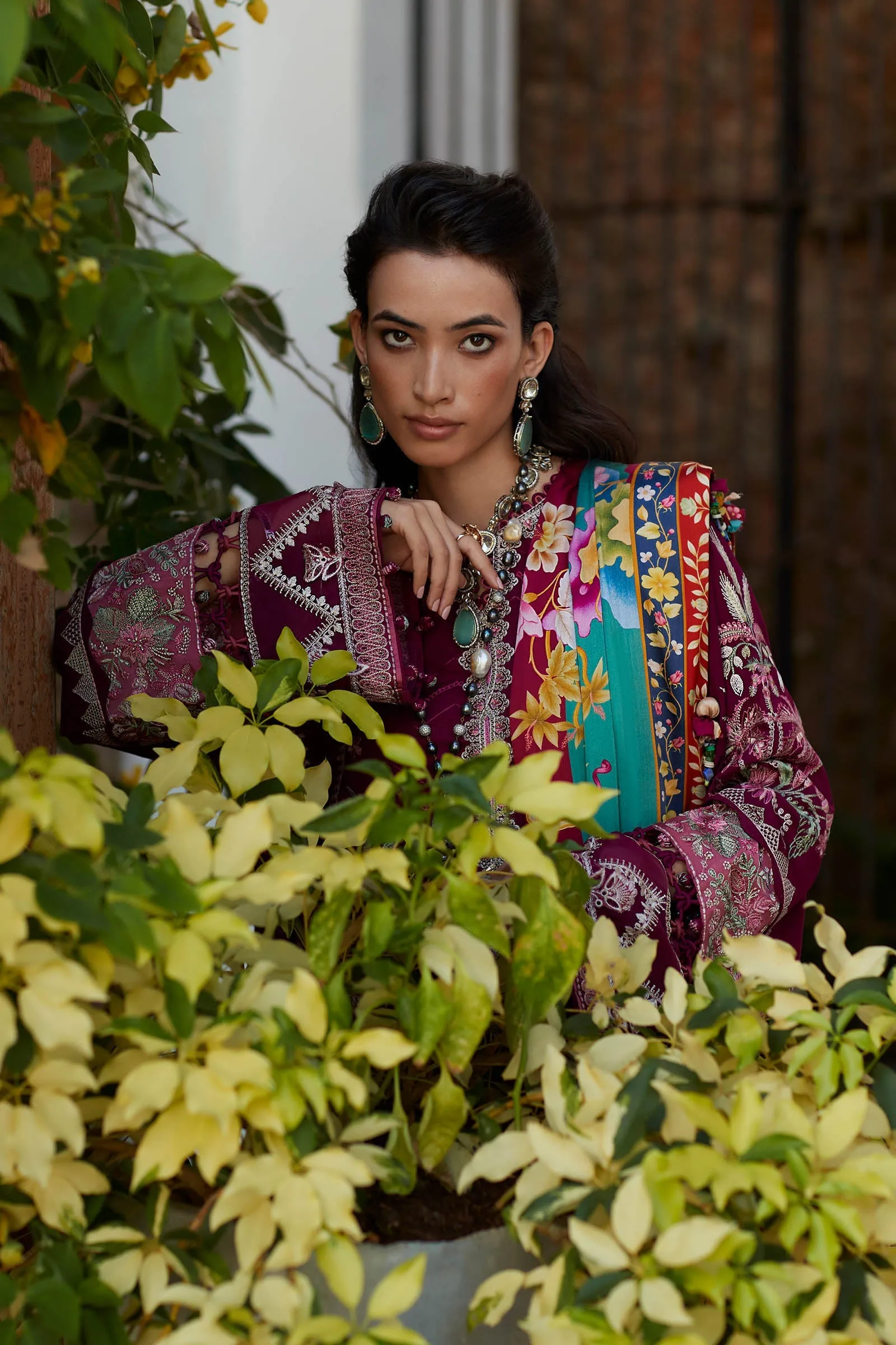 Elan Luxury Lawn Collection 2023 – ERINA (EL23-04 B)